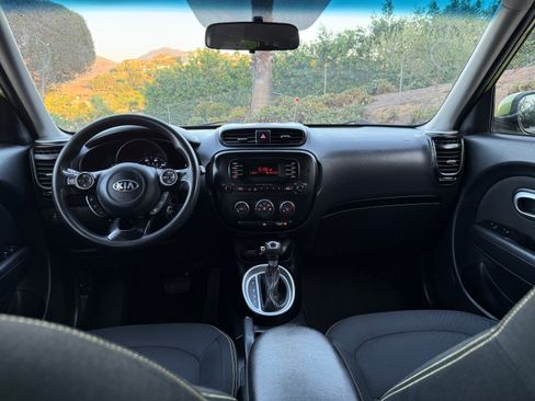 Used 2015 Kia Soul + FWD image 25