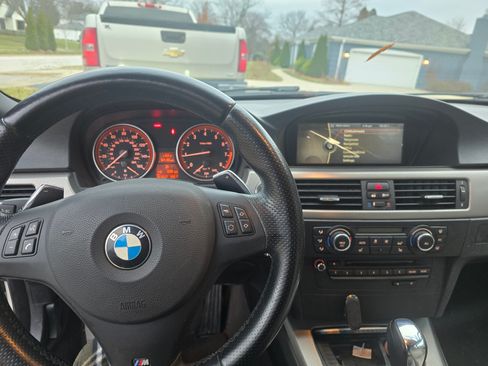 Used 2013 BMW 335i Convertible image 15