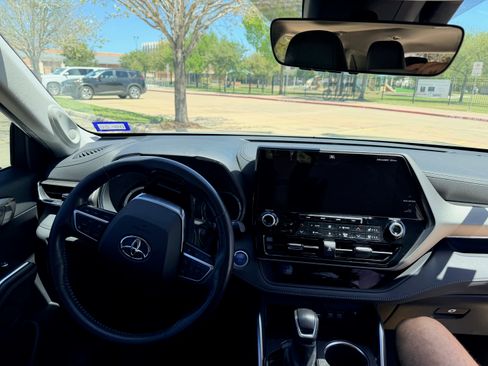 Used 2021 Toyota Highlander Limited image 8