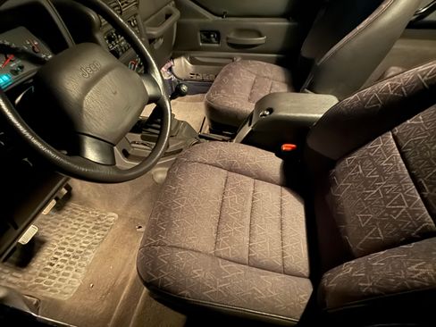 Used 2002 Jeep Wrangler X image 8