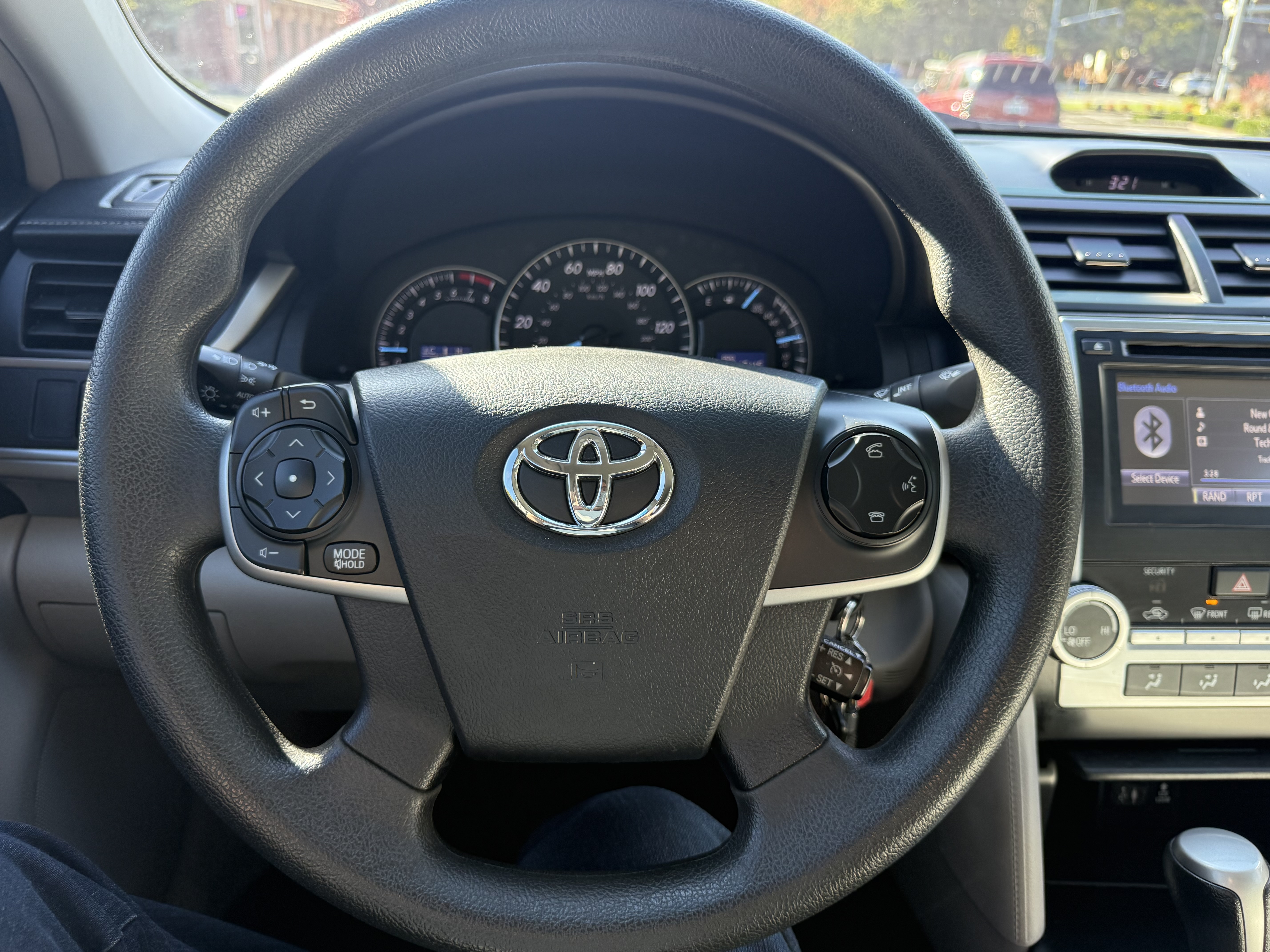 Used 2014 Toyota Camry LE FWD image 9