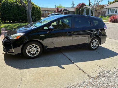 Used 2016 Toyota Prius V Four image 1