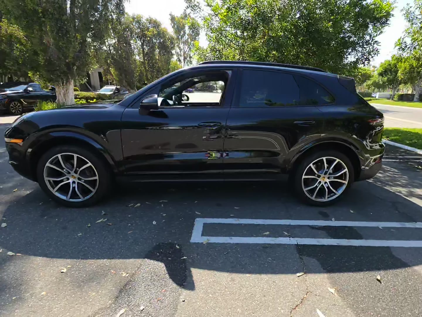 Used 2019 Porsche Cayenne AWD/4WD image 2