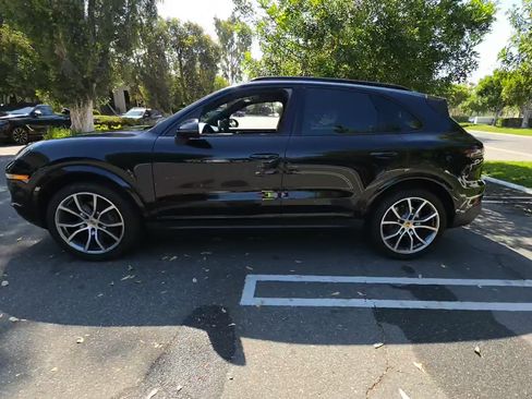 Used 2019 Porsche Cayenne AWD/4WD image 2