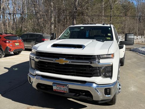 Used 2024 Chevrolet Silverado 3500 LT w/ Convenience Package image 1