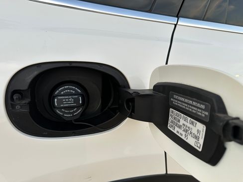 Used 2012 Porsche Cayenne S image 32