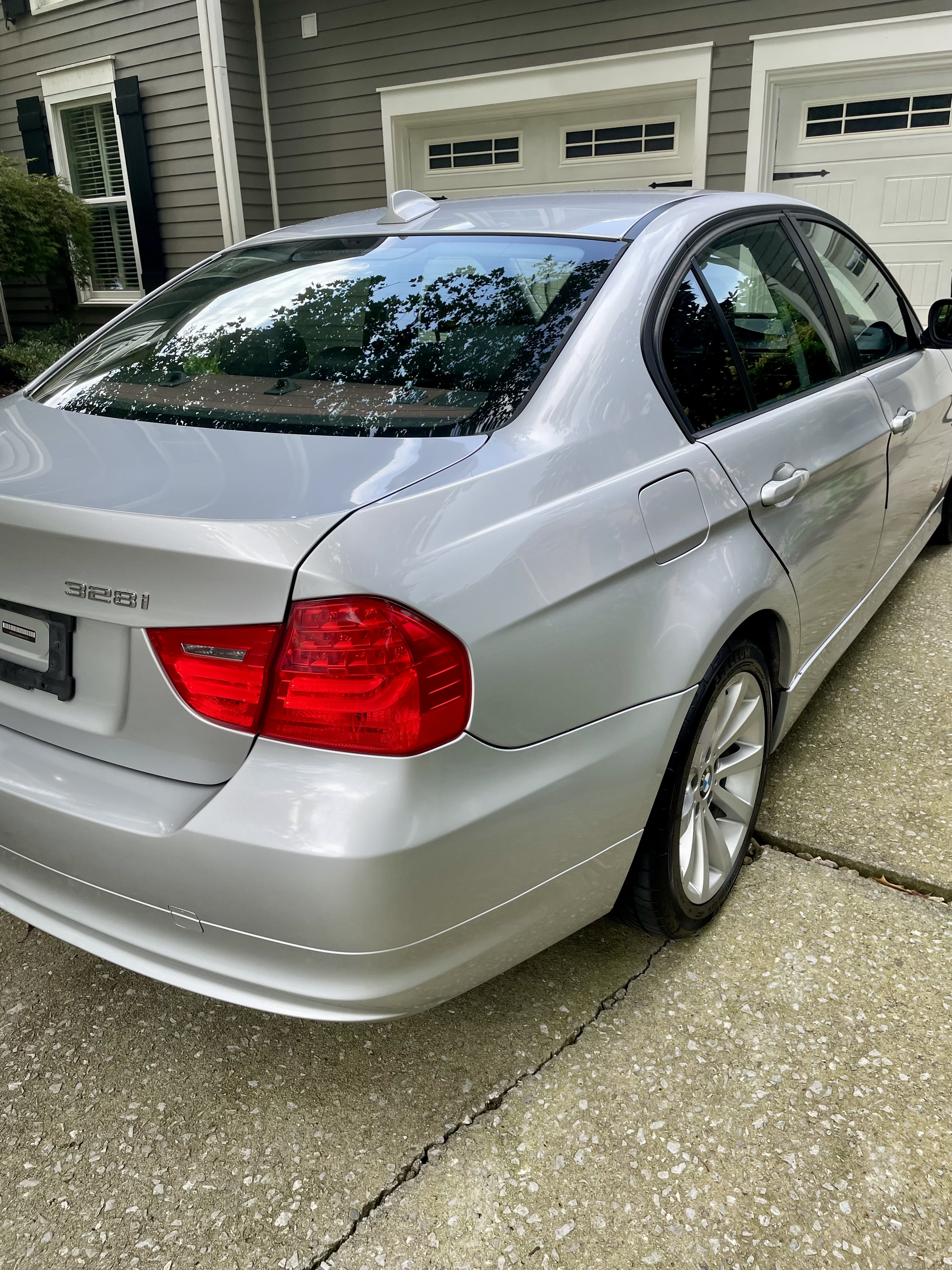Used 2011 BMW 328i xDrive Sedan AWD/4WD image 6