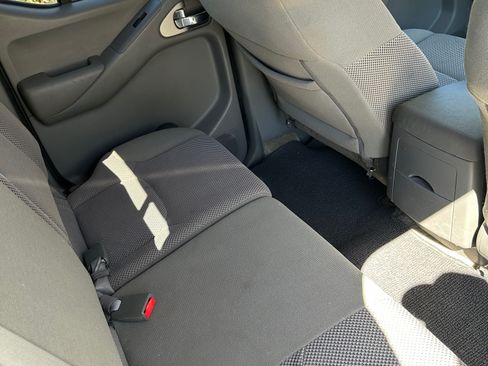 Used 2018 Nissan Frontier SV image 13