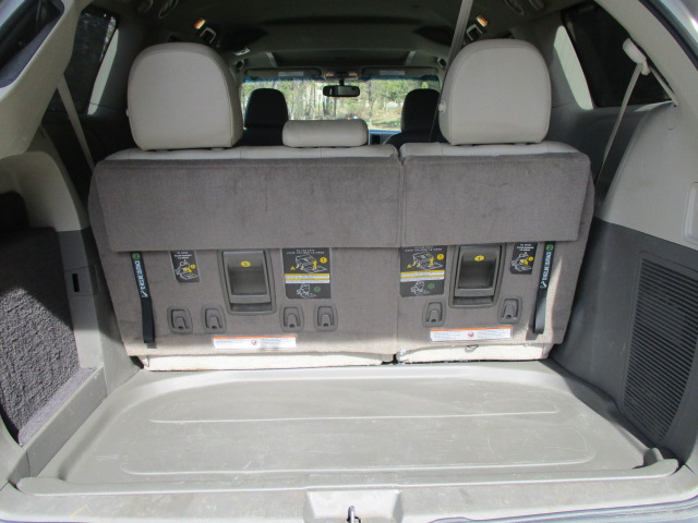 Used 2015 Toyota Sienna XLE FWD image 11