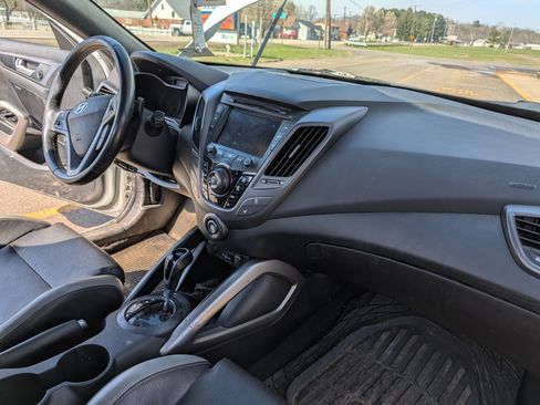 Used 2016 Hyundai Veloster Turbo image 15