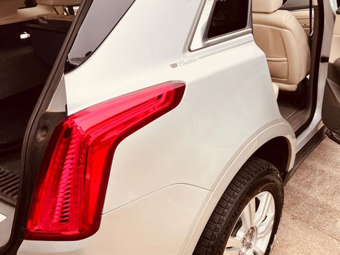 Used 2018 Cadillac XT5 Luxury w/ Driver Awareness Package image 5