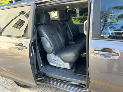 Used 2016 Toyota Sienna LE FWD image 6
