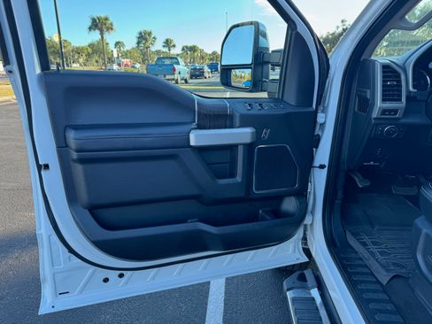 Used 2021 Ford F350 Lariat w/ Chrome Package image 23