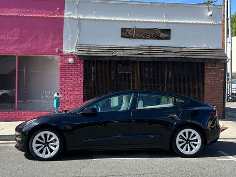 Used 2021 Tesla Model 3 Standard Range Plus image 4