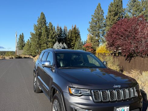 Used 2017 Jeep Grand Cherokee Limited w/ Luxury Group II image 14