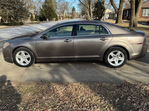 Used 2010 Chevrolet Malibu LS image 1
