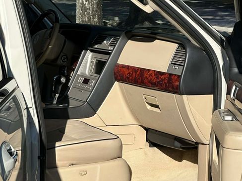 Used 2005 Lincoln Navigator 4WD image 12