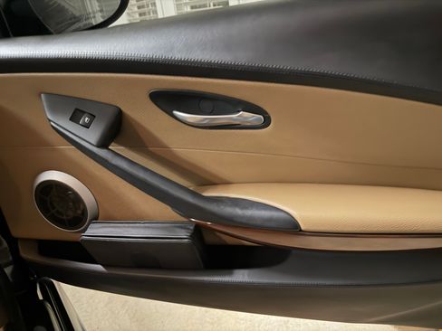 Used 2010 BMW M6 Convertible image 21