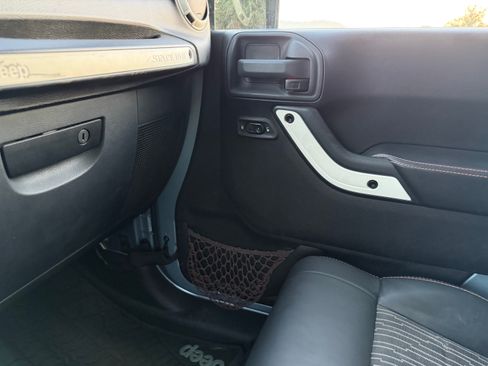 Used 2012 Jeep Wrangler Sahara image 23