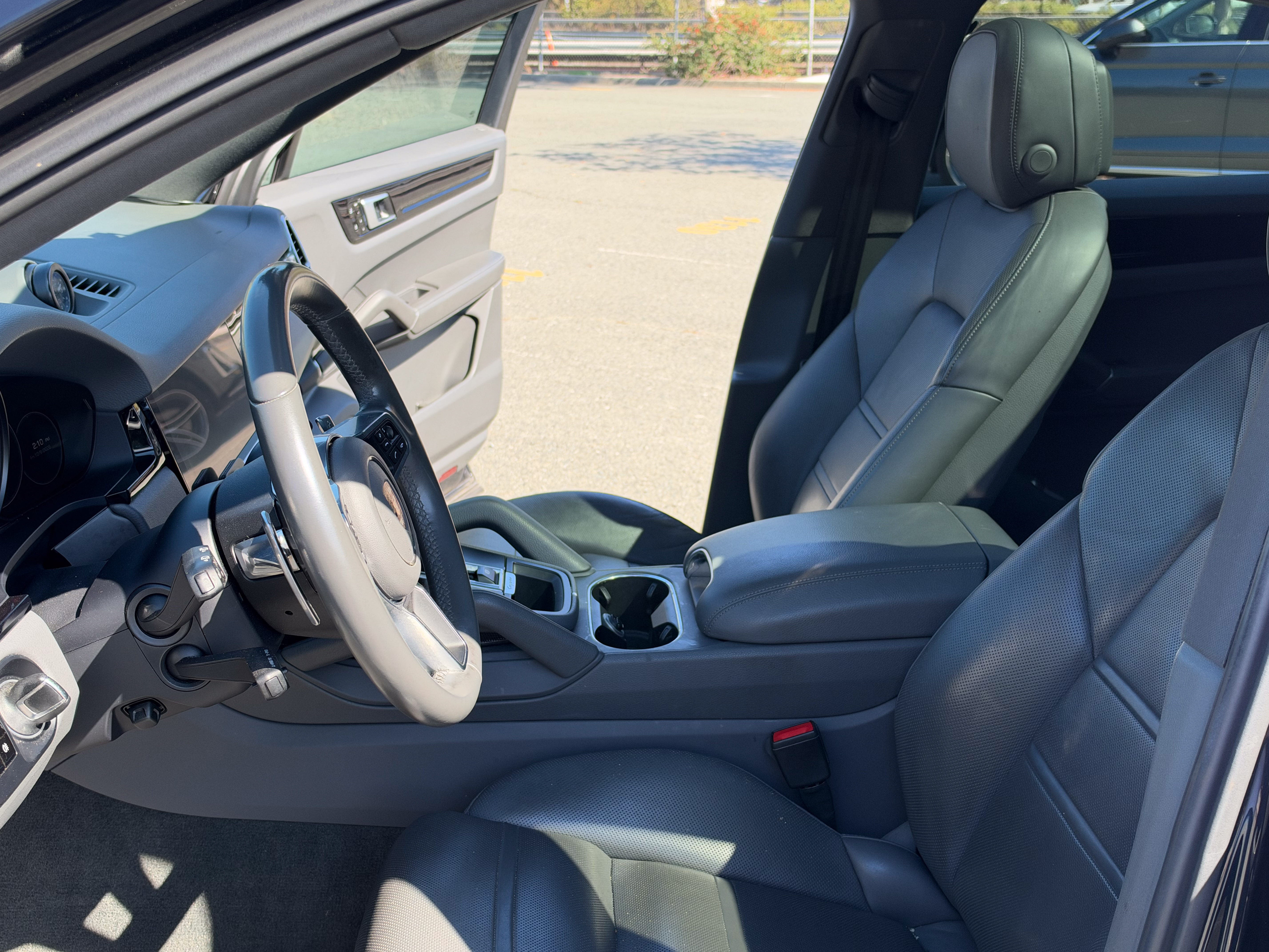 Used 2020 Porsche Cayenne AWD/4WD image 18