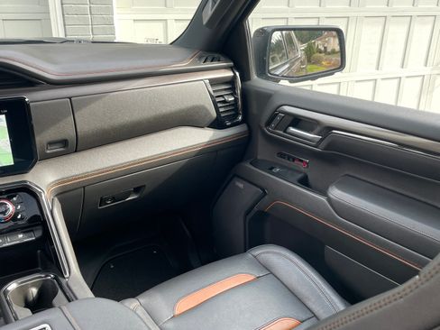 Used 2022 GMC Sierra 1500 AT4 w/ AT4 Premium Package image 10