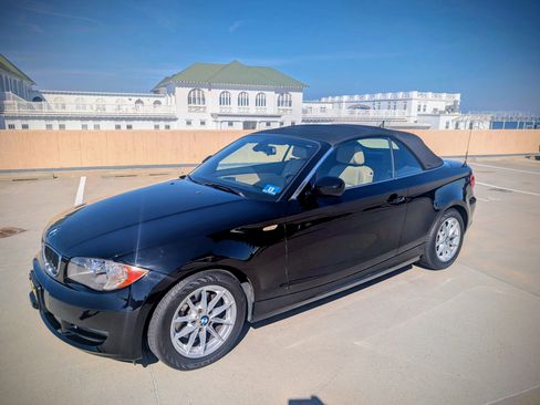 Used 2011 BMW 128i Convertible image 1