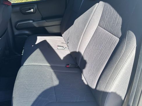 Used 2018 Toyota Tacoma TRD Off-Road image 15