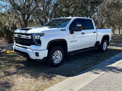 Used 2024 Chevrolet Silverado 2500 LTZ w/ LTZ Plus Package image 4