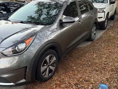 Used 2017 Kia Niro LX image 8