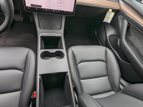 Used 2022 Tesla Model 3 Standard Sedan 4D image 5