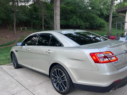 Used 2017 Ford Taurus SEL w/ Equipment Group 201A FWD image 2
