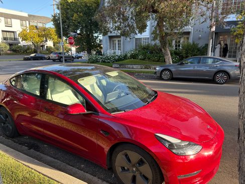 Used 2023 Tesla Model 3 Standard Range image 9