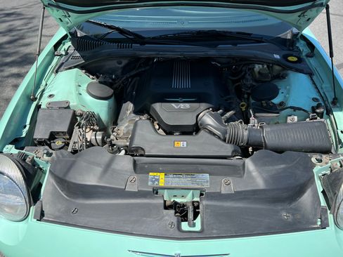 Used 2004 Ford Thunderbird image 18