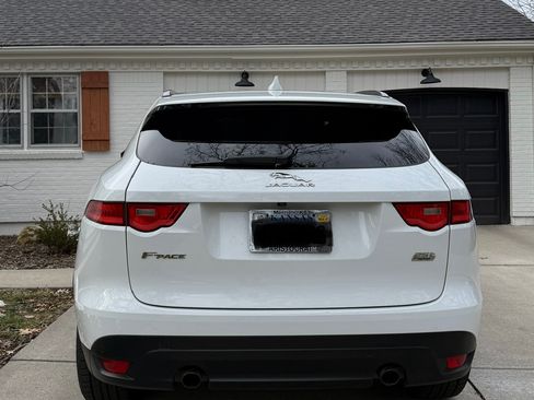 Used 2019 Jaguar F-PACE Prestige image 4