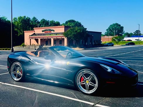 Used 2010 Ferrari California image 6