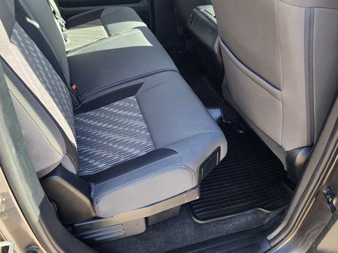Used 2019 Toyota Tundra SR5 w/ SR5 Upgrade Package AWD/4WD image 10