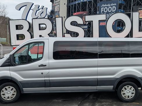 Used 2016 Ford Transit 350 XLT image 4