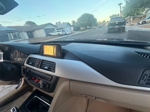 Used 2015 BMW 320i Sedan RWD image 6