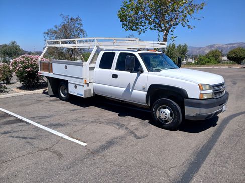 Used 2005 Chevrolet Silverado 3500 2WD Extended Cab w/ Heavy-Duty Power Package image 1