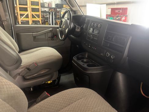 Used 2019 Chevrolet Express 3500 LS image 10