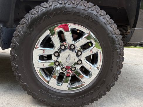 Used 2015 Chevrolet Silverado 2500 LTZ w/ LTZ Plus Package AWD/4WD image 14
