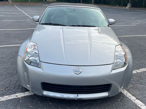 Used 2005 Nissan 350Z Touring RWD image 2