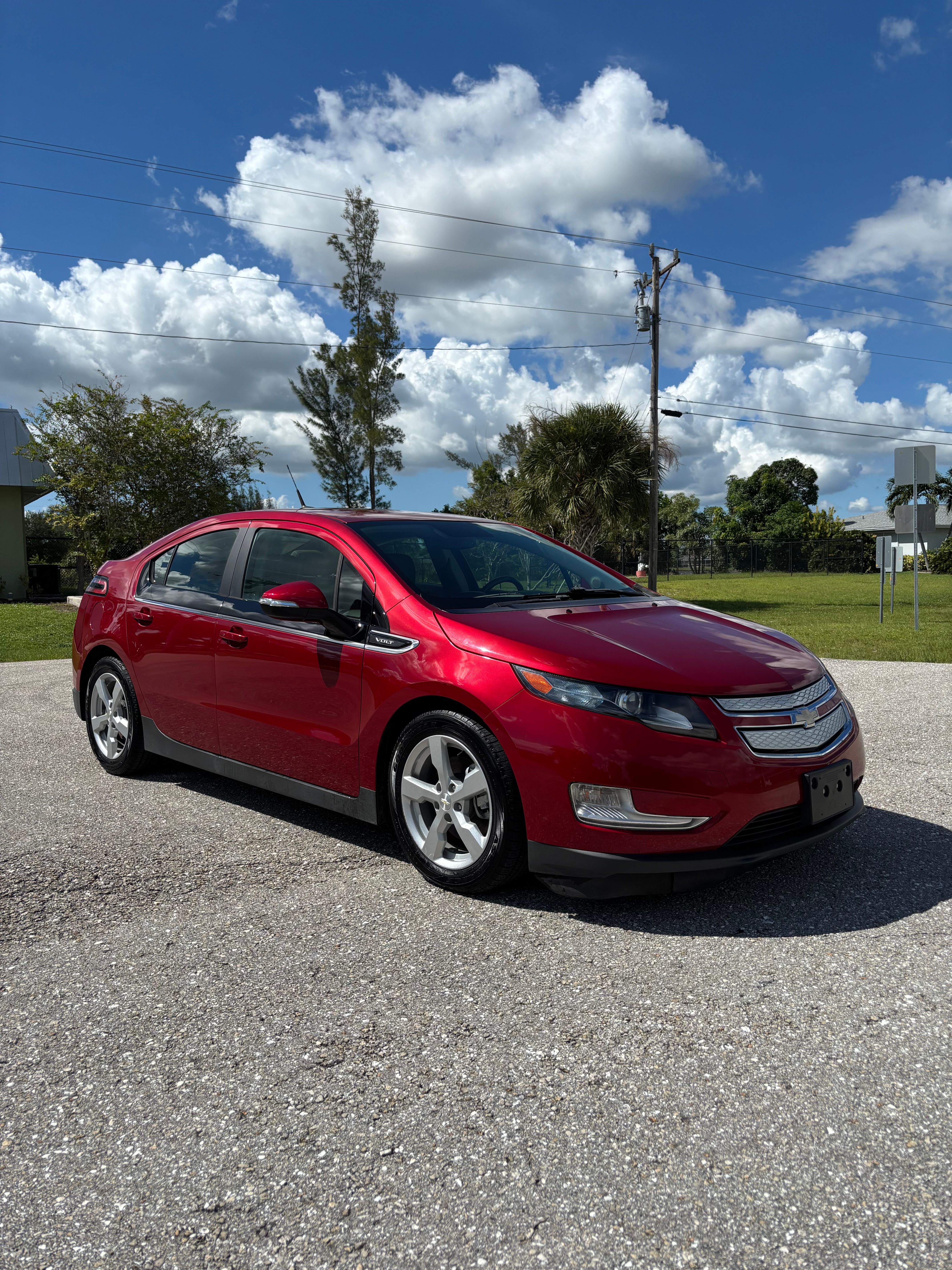 Used 2013 Chevrolet Volt Premium w/ Premium Trim Package FWD image 1