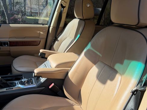 Used 2010 Land Rover Range Rover HSE image 1