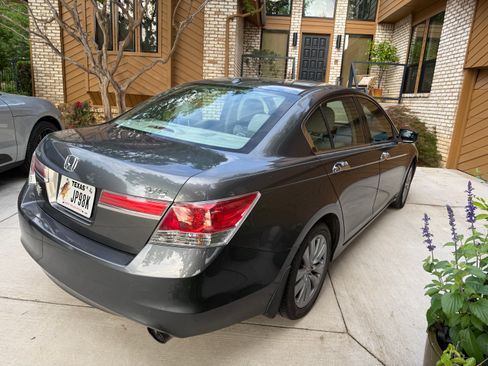 Used 2011 Honda Accord EX-L image 2