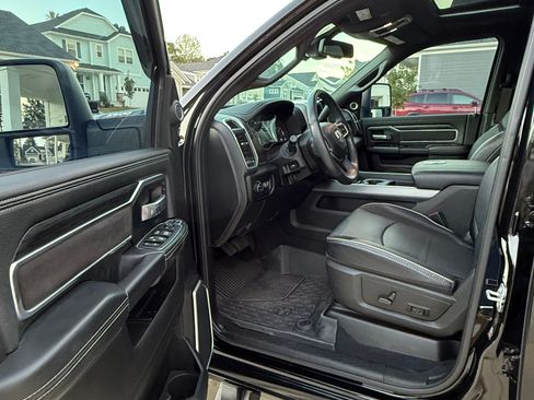 Used 2024 RAM 2500 Laramie w/ Sport Appearance Package image 15
