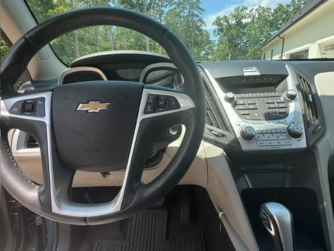 Used 2011 Chevrolet Equinox LT w/ Chrome Appearance Package FWD image 8