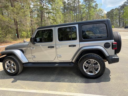 Used 2020 Jeep Wrangler Unlimited Sahara image 4