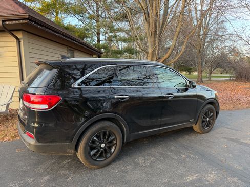 Used 2016 Kia Sorento LX w/ LX Convenience Package image 4