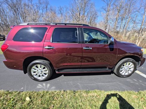 Used 2010 Toyota Sequoia Platinum image 2